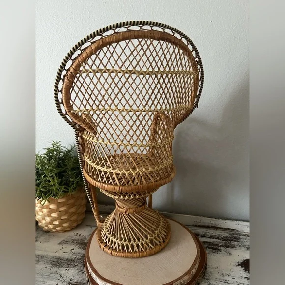 Vintage Wicker Peacock Fan Back Rattan Chair 16” Plant Stand or Doll Boho EVC - Picture 3 of 10